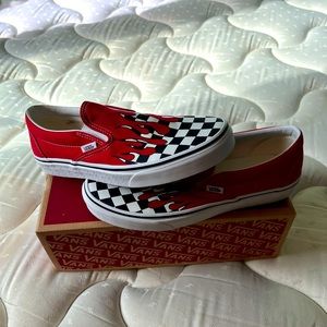Vans mens 9.5, slip on retro red, checkered fire